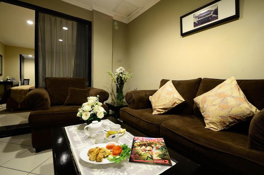 Capital O 534 Sriwijaya Hotel จาการ์ตา ภายนอก รูปภาพ