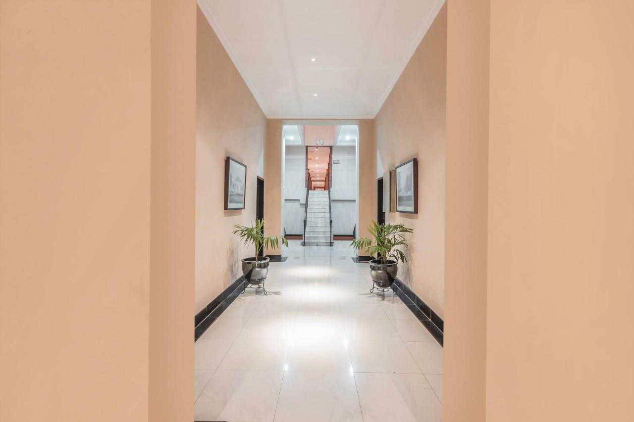 Capital O 534 Sriwijaya Hotel จาการ์ตา ภายนอก รูปภาพ